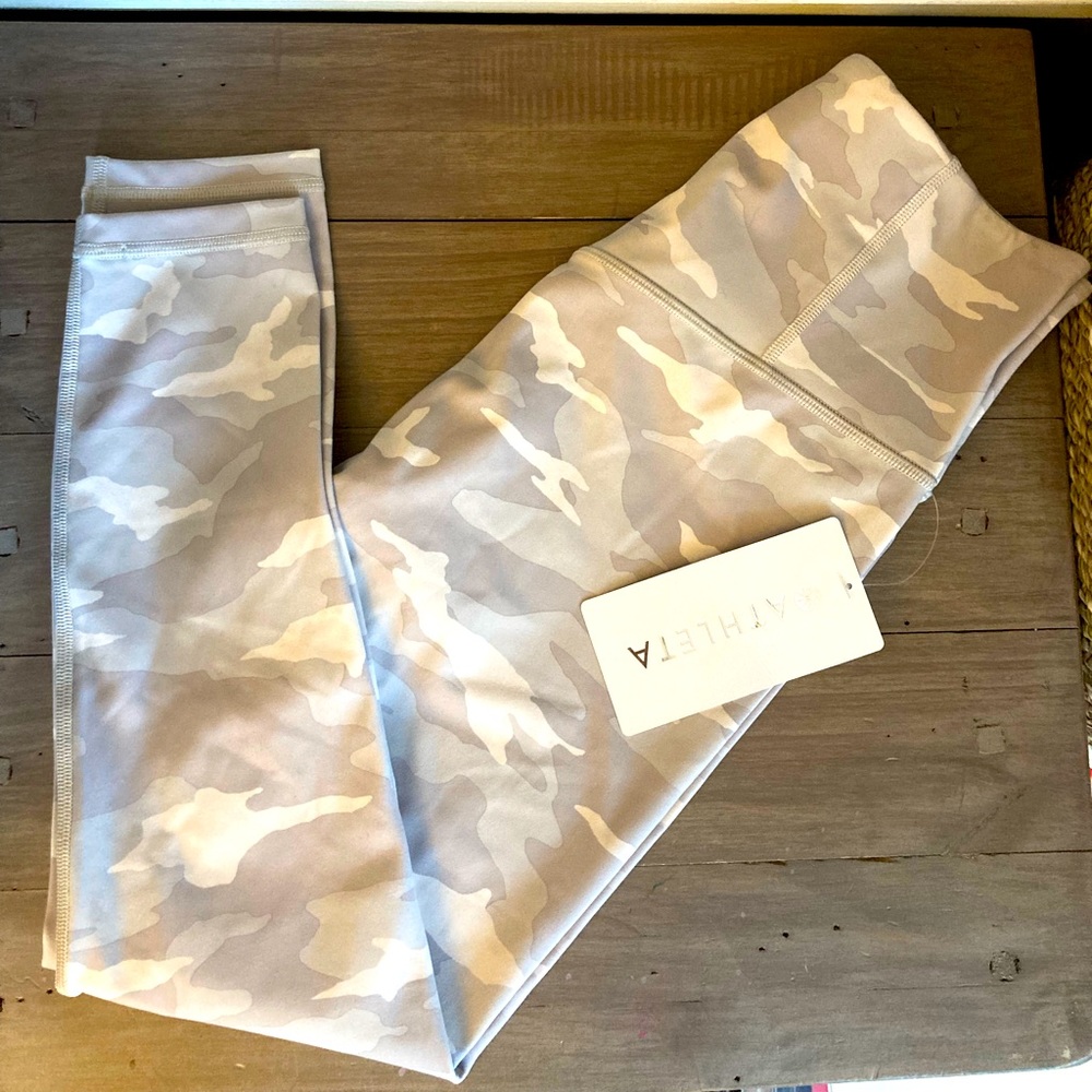 NWT Athleta 7/8 Elation Camo Legging